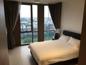 ♦ Special Price ♦ 20+ Floor 74 sq.m. | 2 beds, Fully furnished | Condo near BTS Ekkamai 1 min., Gateway Ekkamai 1 min., Major Cineplex Sukhumvit 2 mins.
