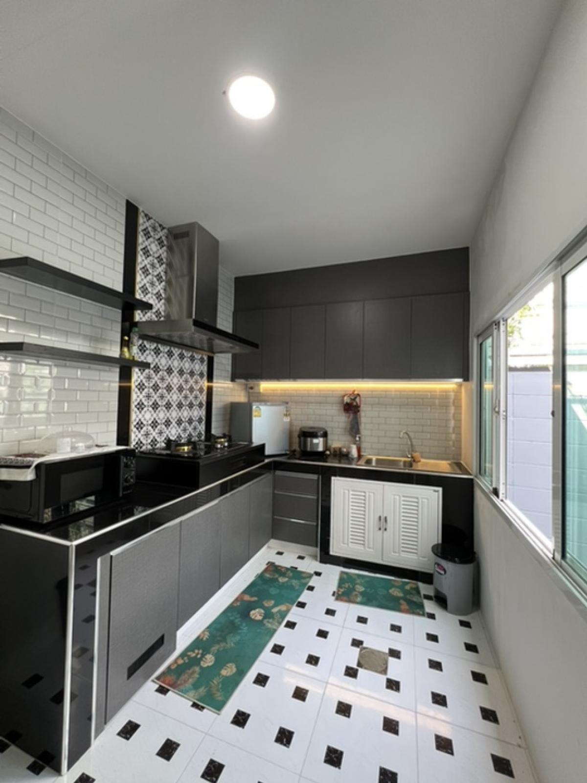 Urgent 🔥 2 -story townhome rental, RK Park Village 406 (RK Park), very new as the first tenant.