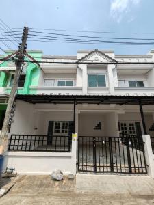 รีโนเวทใหม่หมด !!! ขายทาวน์เฮ้าส์ 2 ชั้น บ้านฟ้ารังสิต คลอง 4 เนื้อที่ 24 ตร.ว. พื้นที่ใช้สอย 120 ตร.ม. พร้อมเข้าอยู่ มีร้านค้ามากมาย หากินง่าย เดินทางสะดวก ใกล้ทางด่วน ใกล้ บีจี สเตเดี้ยม