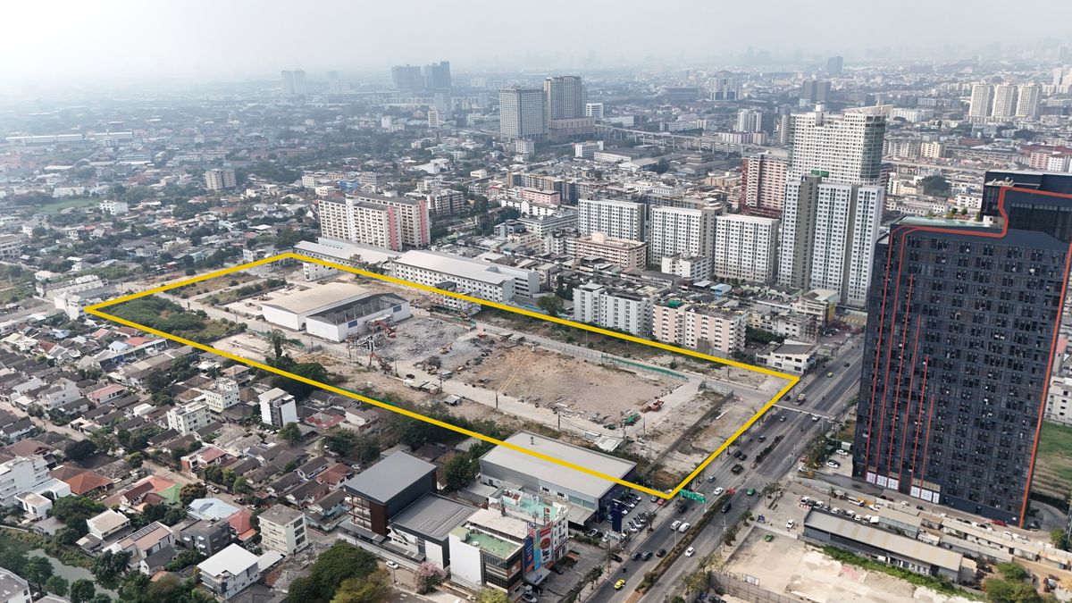 Large plot of land, rare 45 rai, next to Ramkhamhaeng Road Near Lamsalee Intersection Near the train station