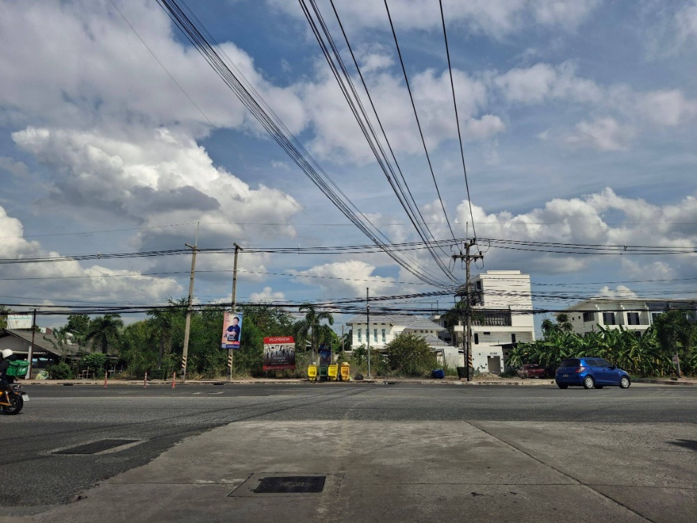 ขายที่ดินติดถนนพระยาสัจจา ตำบลเสม็ด อำเภอเมือง จังหวัดชลบุรี