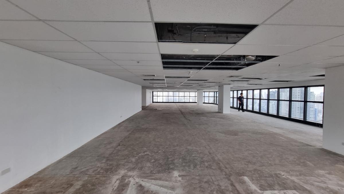 ให้เช่า ออฟฟิศ ใกล้ BTS เอกมัย ชั้น30th 700sqm เพดาน 2.3 เมตร ห้องน้ำส่วนตัว – รูปที่ 4