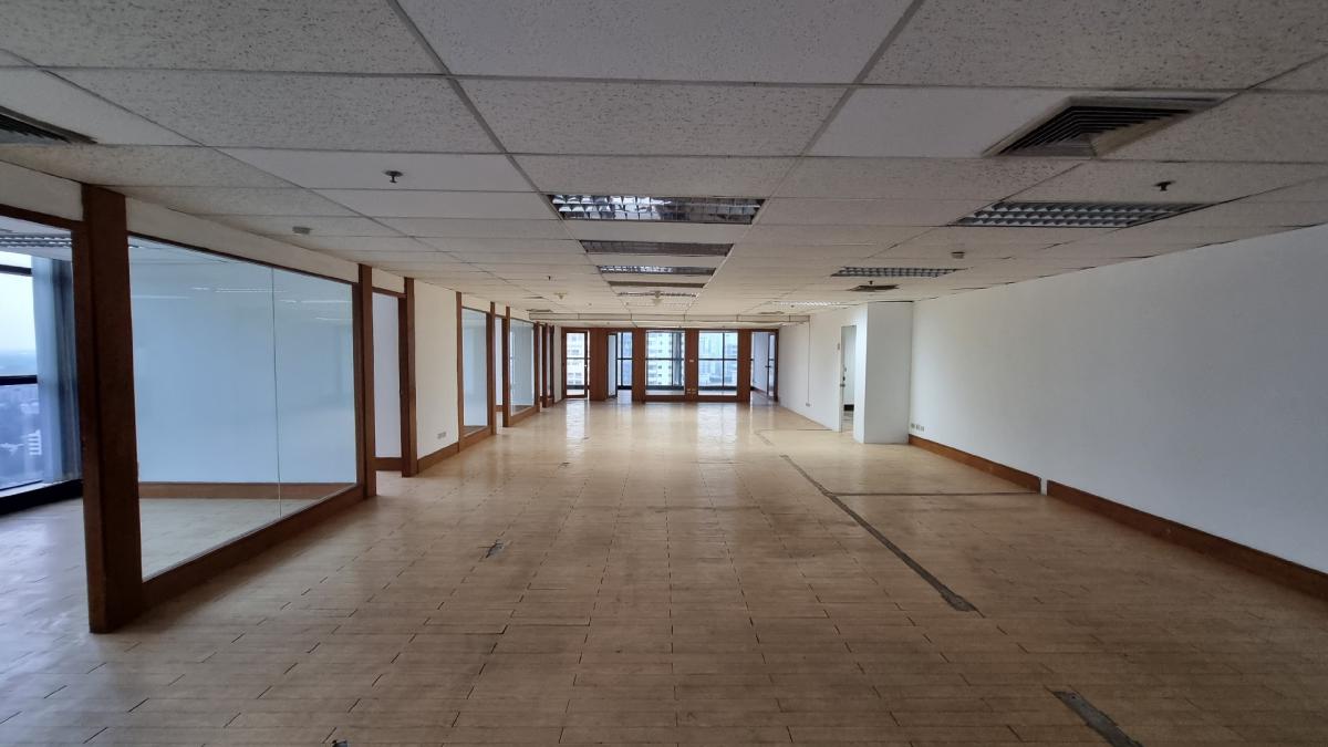 ให้เช่า ออฟฟิศ ใกล้ BTS เอกมัย ชั้น27th 350sqm กั้น 9 ห้อง เพดาน 2.3 เมตร ให้เช่า ออฟฟิศ ใกล้ BTS เอกมัย ชั้น27th 350sqm กั้น 9 ห้อง เพดาน 2.3 เมตร