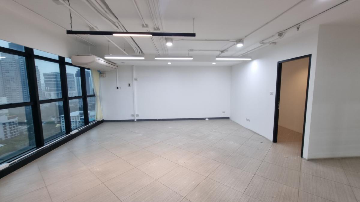ให้เช่า ออฟฟิศ ใกล้ BTS เอกมัย ชั้น19th 100sqm เพดานสูง 2.8 ม. ห้องน้ำส่วนกลาง – รูปที่ 2