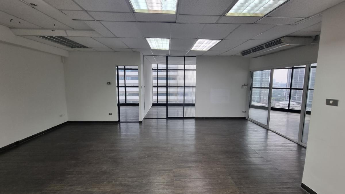 ให้เช่า ออฟฟิศ ใกล้ BTS เอกมัย ชั้น18th 135sqm เพดานสูง2.7m ห้องน้ำใช้ร่วมกับส่วนกลาง – รูปที่ 2