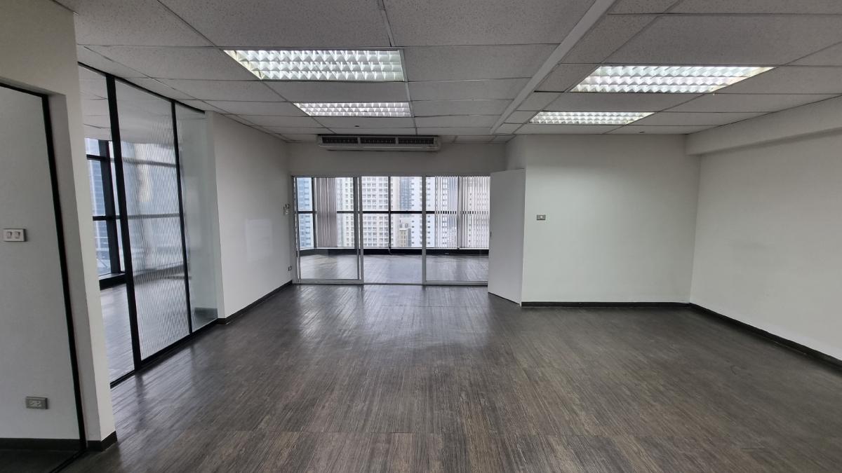 ให้เช่า ออฟฟิศ ใกล้ BTS เอกมัย ชั้น18th 135sqm เพดานสูง2.7m ห้องน้ำใช้ร่วมกับส่วนกลาง – รูปที่ 3