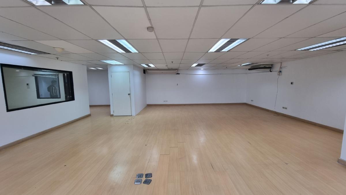 ให้เช่า ออฟฟิศ ใกล้ BTS เอกมัย ชั้น18th 100sqm ความสูงฝ้าเพดาน2.7m ห้องน้ำใช้ร่วมกับส่วนกลาง – รูปที่ 2
