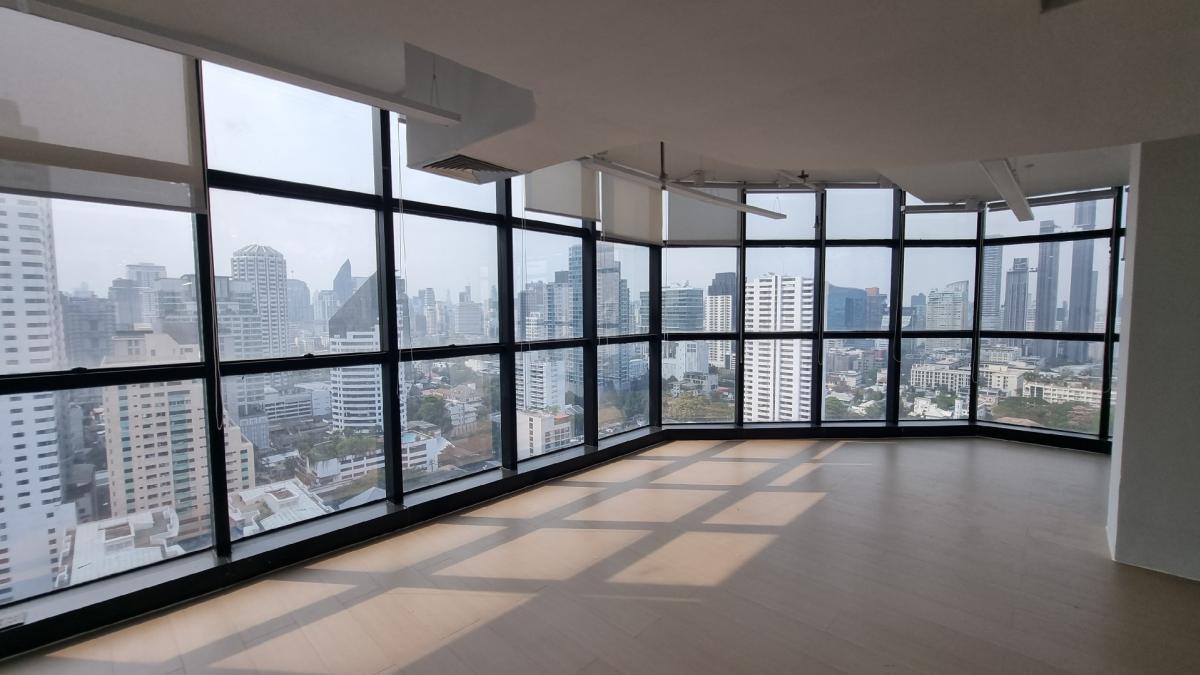 ให้เช่า ออฟฟิศ ใกล้ BTS เอกมัย ชั้น25th 450sqm สวยจัด รีโนเวทใหม่ห้องน้ำในตัว – รูปที่ 2