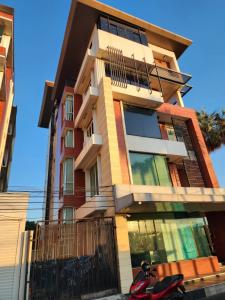 Sell ​​5 -storey office building with Kanchana Express