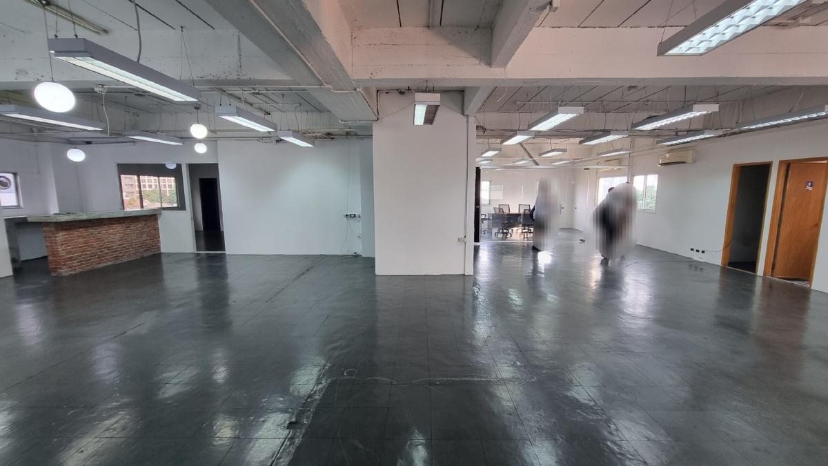 Office ใจกลางทองหล่อ ให้เช่าออฟฟิศ 320 ตารางเมตร พร้อมใช้งานกั้นห้องให้เรียบร้อย มีห้องน้ำในตัว – รูปที่ 4