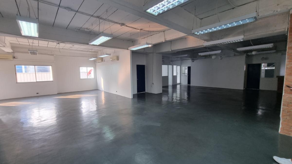 Office ใจกลางทองหล่อ ให้เช่าออฟฟิศ 320 ตารางเมตร พร้อมใช้งานกั้นห้องให้เรียบร้อย มีห้องน้ำในตัว – รูปที่ 3