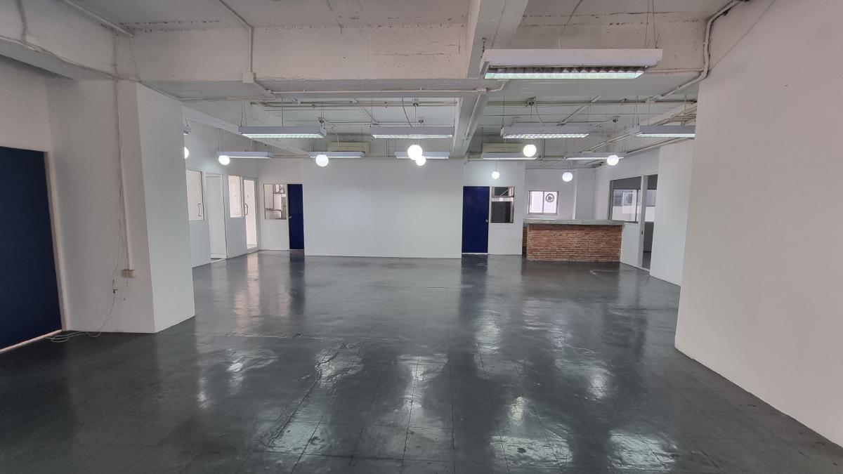 Office ใจกลางทองหล่อ ให้เช่าออฟฟิศ 320 ตารางเมตร พร้อมใช้งานกั้นห้องให้เรียบร้อย มีห้องน้ำในตัว – รูปที่ 2