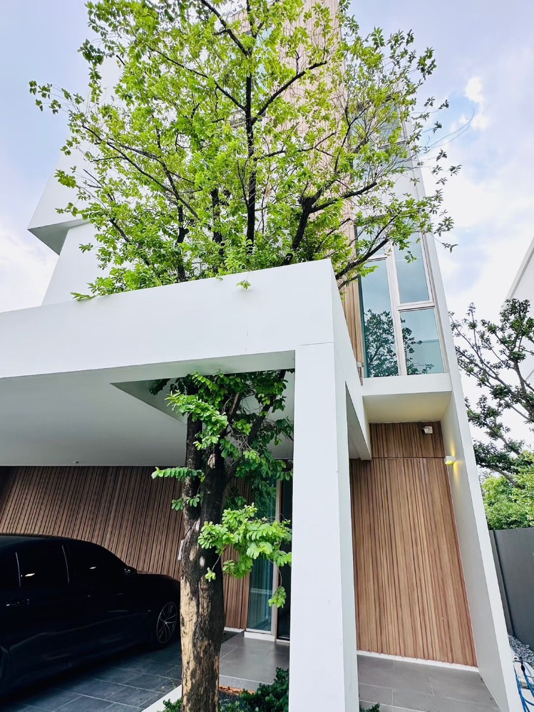 ♦ Modern Japanese ♦ บ้านเดี่ยว 3 ชั้น 3 ห้องนอน 4 ห้องน้ำ | 94.50 ตร.ว. 324.00 ตร.ม. | ใกล้ สนามกอล์ฟ Unico Grande 1 นาที, โรงเรียนนานาชาติเวลลิงตัน 2 นาที, มาร์เก็ตเพลส กรุงเทพกรีฑา 6 นาที – รูปที่ 2