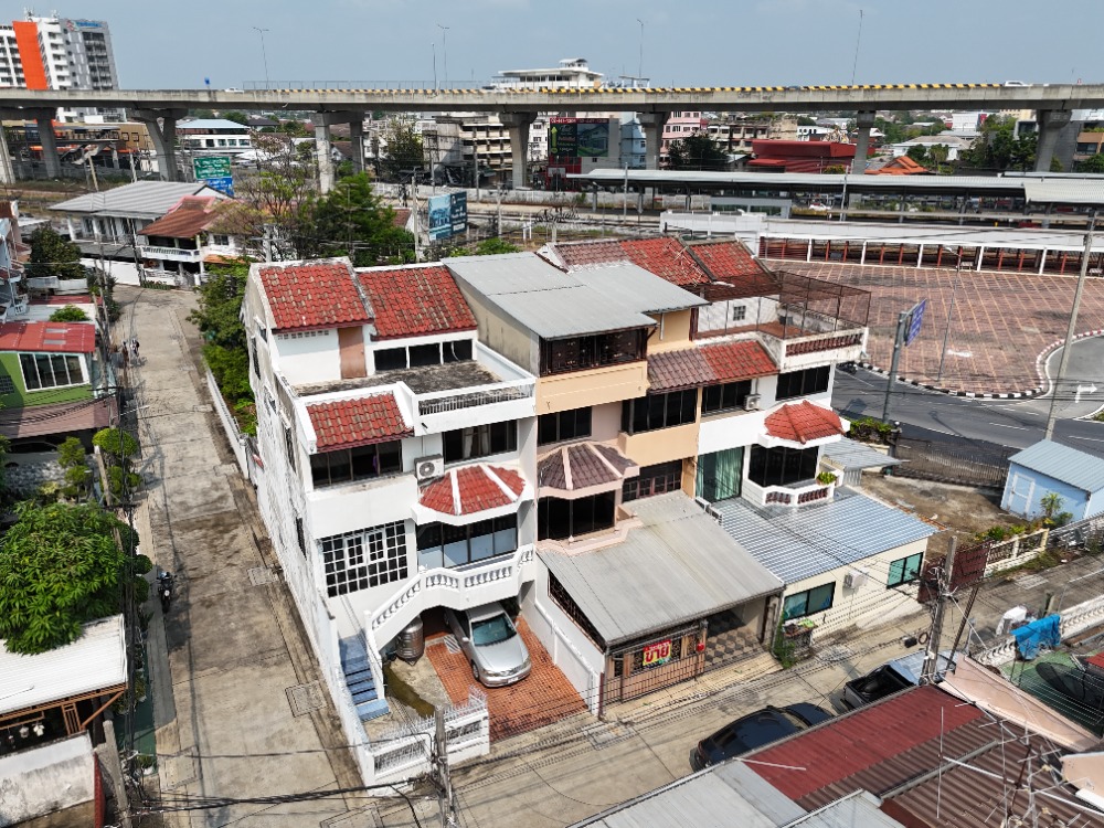 ขายด่วน ตึกแถว 3.5 ชั้น ซอยสิรินธร 4 ทำเลทอง ใกล้รถไฟฟ้าบางบำหรุ 100 เมตร! 🚆✨