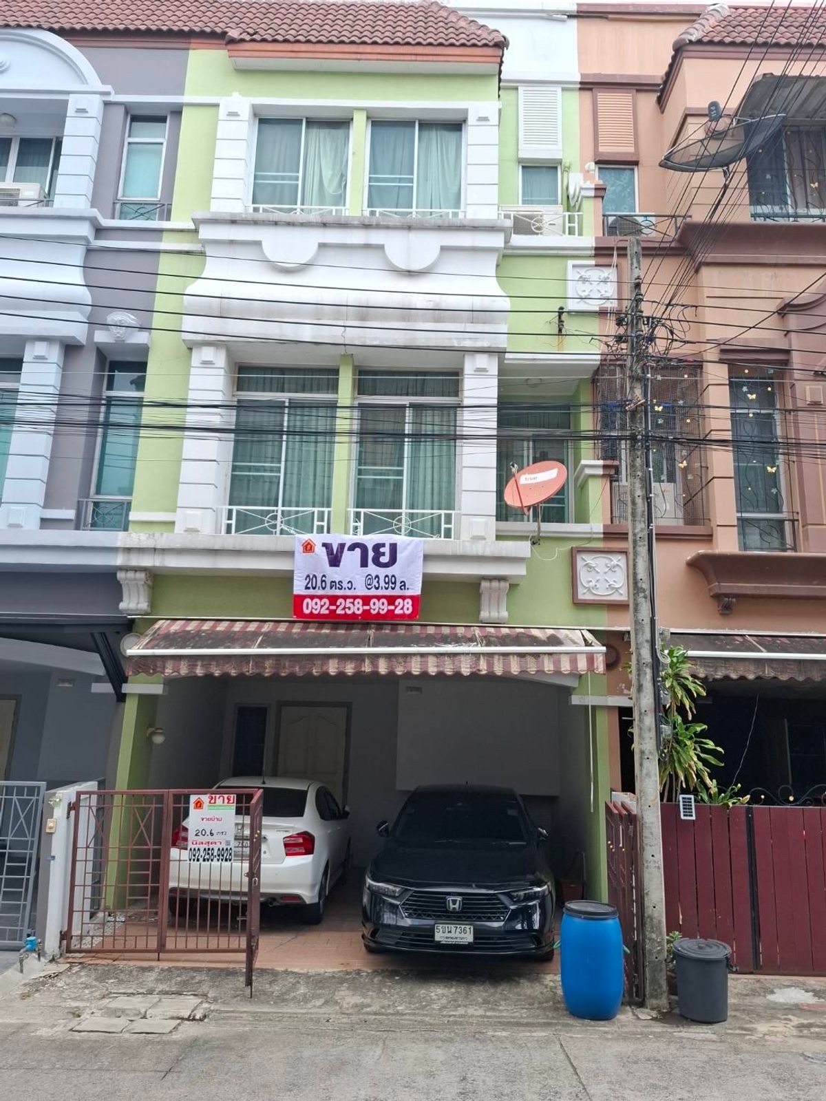 Townhome for sale, 3 and a half floors, Baan Klang Muang, British Town, BTS Sri Lasalle, very good condition, ready to move in, lowest price 3.5 million. Townhome for sale, 3 and a half floors, Baan Klang Muang, British Town, BTS Sri Lasalle, very good condition, ready to move in, lowest price 3.5 million.