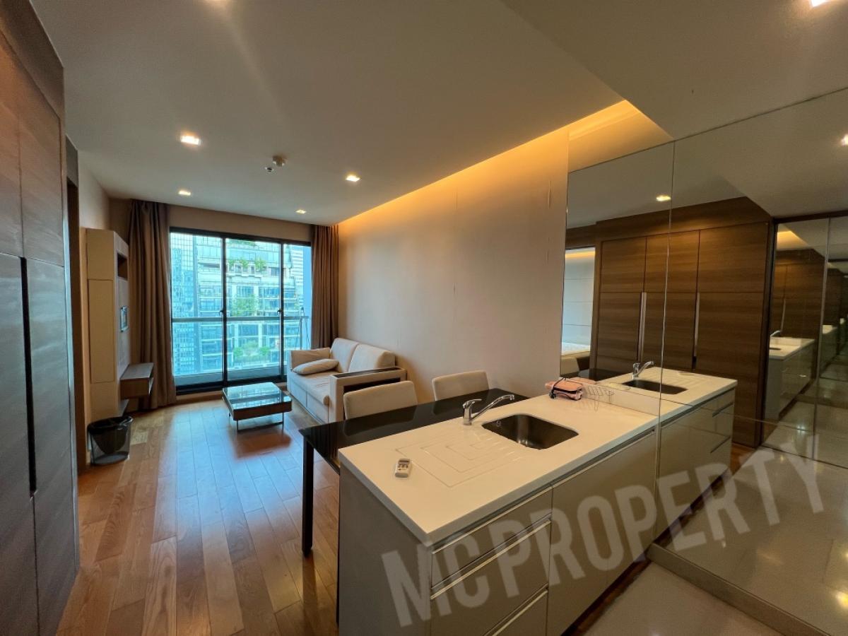 The address sathorn 1 bedroom 46sqm East side 30fl++ for sale only 8.4 Mb please contact 0816878954