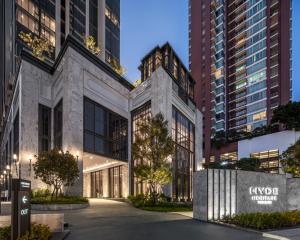 For Sale Hyde Heritage Thonglor Condominium 3Bedrooms 3Bathrooms Area 135.96 sq.m. Floor 28TH Fully-Furnished, Luxury Decorated Sell Price 56.9 MB.