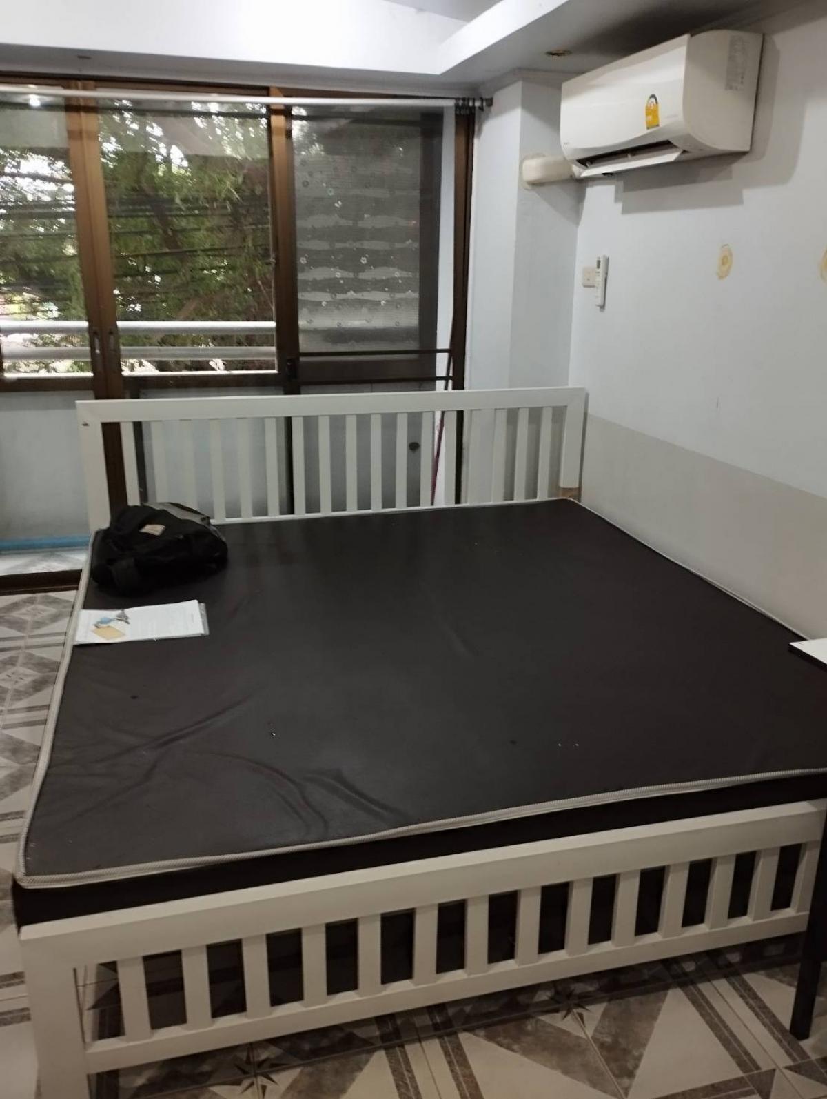 Ratchathewi Ville, 3rd floor Phetchaburi Road, Soi 7, through BTS Phayathai, only 300 meters Near the Araphor Link Phayathai , Chula University, Siam Sow, Triam Udom Phaya Thai, Sofabed, large, warm water, refrigerator, microwave, laundry, water filter 6 Ratchathewi Ville, 3rd floor Phetchaburi Road, Soi 7, through BTS Phayathai, only 300 meters Near the Araphor Link Phayathai , Chula University, Siam Sow, Triam Udom Phaya Thai, Sofabed, large, warm water, refrigerator, microwave, laundry, water filter 6