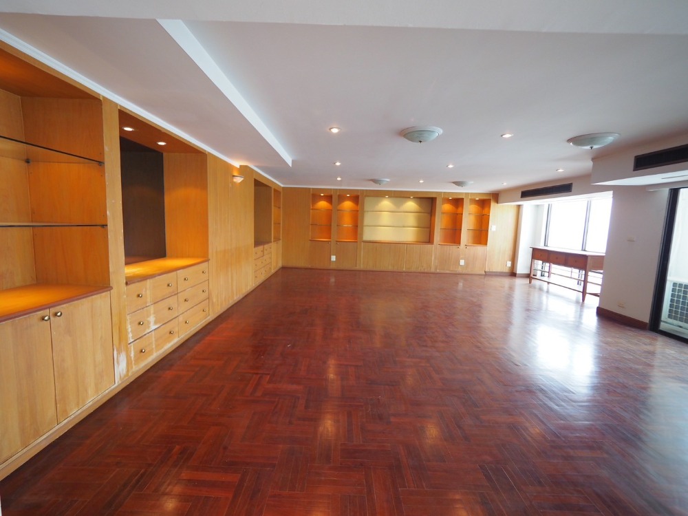 Regent SRINAKARIN TOWER PENHOUSE 307 sqm. High -class view of the beautiful city on Srinakarin Road. Near Phatthanakan Intersection