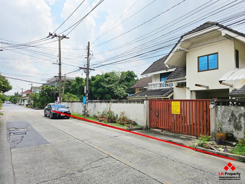House for sale, Nawamin 81, area of 125 square meters after the corner is good. House for sale, Nawamin 81, area of 125 square meters after the corner is good.