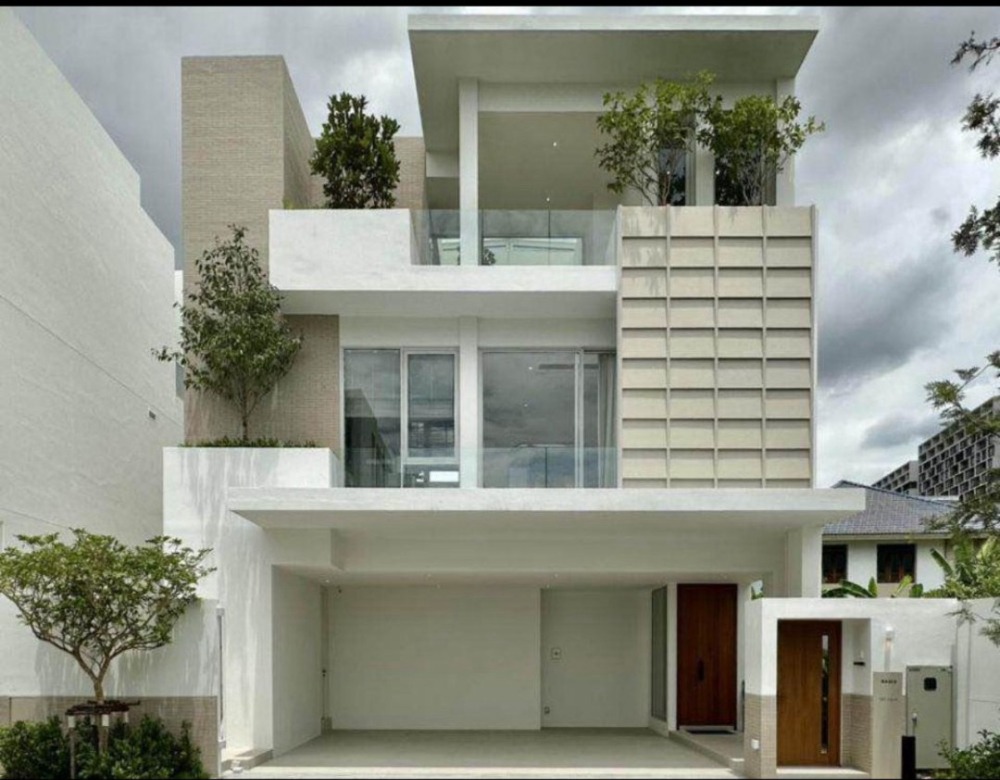 ✨ Selling a single house, 4 bedrooms, complete furniture sets There are rooms for housewives, including private parking, near Ekkamai, Ratchada and Asoke.