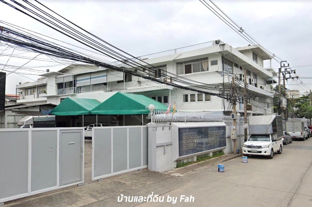 Office area for rent, 3rd floor, 980 sqm. Sukhumvit 71 Soi Pridi Phanom Yong 42 (Soi Phanit Anan, separation 16)