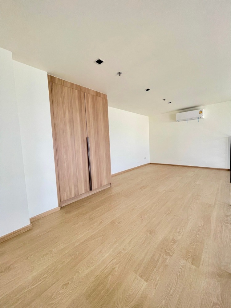 Condo for sale at Raywa Charoen Nakhon, Loft Room, Floor 21, 1 Bedroom 1 Bedroom 1 Bedroom, Living area, 43.15 sq.m., wide room, beautiful view, Chao Phraya River, convenient to travel with Shuttle Bus to deliver to Thonburi and Icon Siam. Condo for sale at Raywa Charoen Nakhon, Loft Room, Floor 21, 1 Bedroom 1 Bedroom 1 Bedroom, Living area, 43.15 sq.m., wide room, beautiful view, Chao Phraya River, convenient to travel with Shuttle Bus to deliver to Thonburi and Icon Siam.