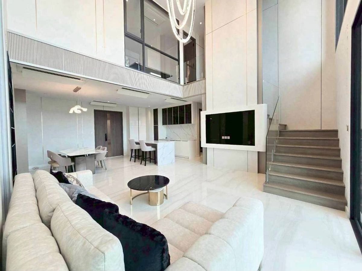 ♦ Duplex type ♦ ชั้น 50+ 206.00 ตร.ม. | 4 ห้องนอน 5 ห้องน้ำ วิว Icon siam | คอนโดใกล้ MRT ลุมพินี 1 นาที, โรงเรียนเซนต์โยเซฟคอนเวนต์ 2 นาที, สีลมคอมเพล็กซ์ 2 นาที, One Bangkok 3 นาที, สวนลุมพินี 6 นาที – รูปที่ 4