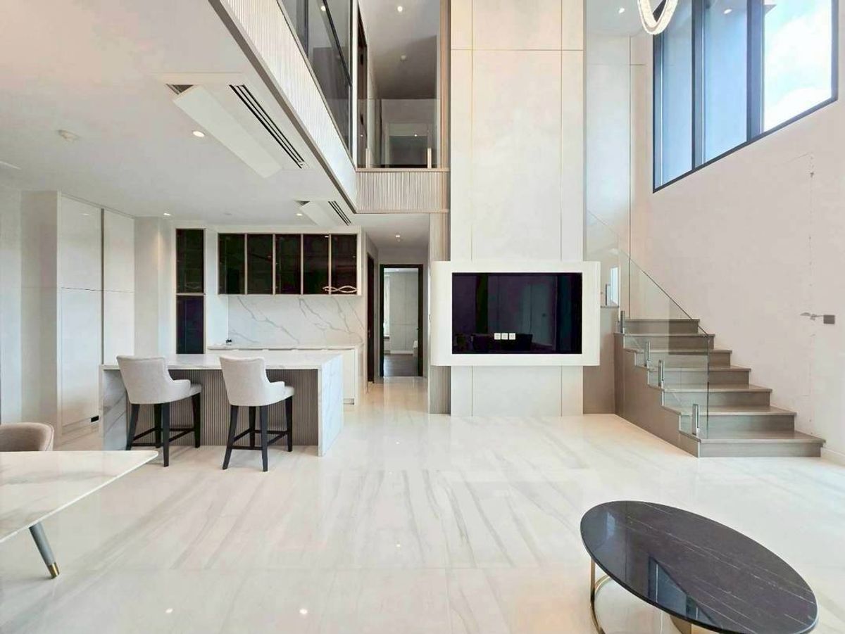 ♦ Duplex type ♦ ชั้น 50+ 206.00 ตร.ม. | 4 ห้องนอน 5 ห้องน้ำ วิว Icon siam | คอนโดใกล้ MRT ลุมพินี 1 นาที, โรงเรียนเซนต์โยเซฟคอนเวนต์ 2 นาที, สีลมคอมเพล็กซ์ 2 นาที, One Bangkok 3 นาที, สวนลุมพินี 6 นาที – รูปที่ 3