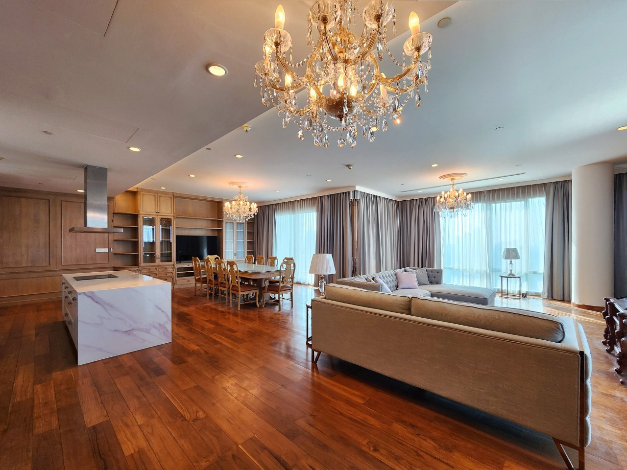 Spacious 4-Bedroom Residence | Panoramic City & Park Views | Near Lumpini Park & RBSC Spacious 4-Bedroom Residence | Panoramic City & Park Views | Near Lumpini Park & RBSC