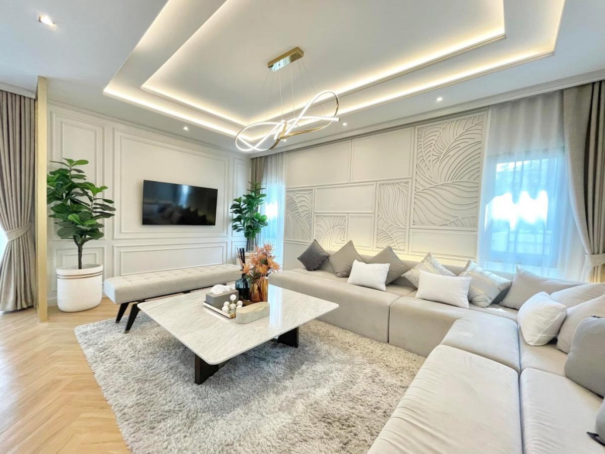 🌟For Rent: Detached House at The City Bangna. 2 storeys with 5 bedrooms and 6 bathrooms.Fully furnished and nicely decorated.💥Rental Fee: 215,000 THB/Month.