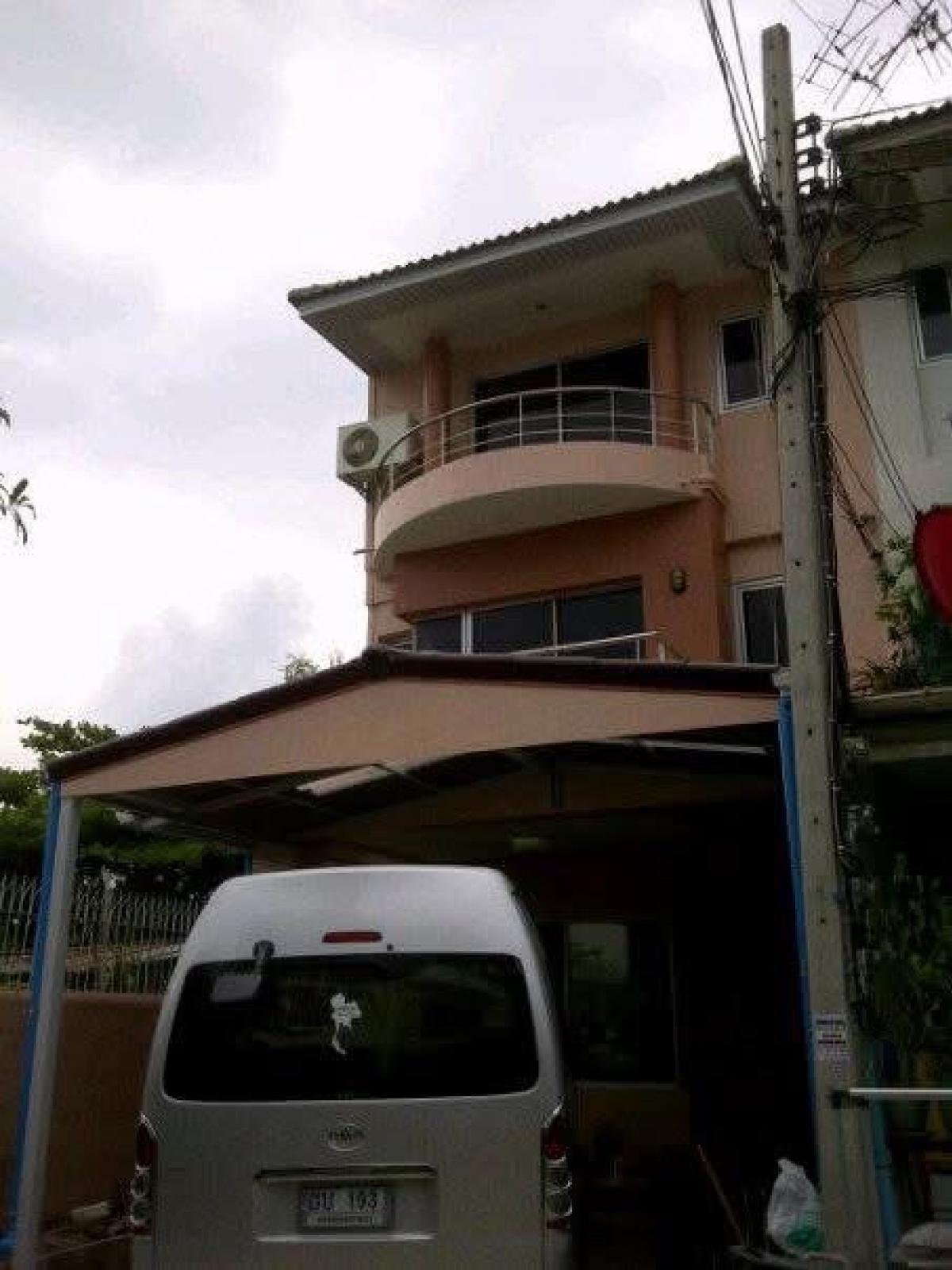Urgent sale, 3 -story townhouse, Supalai Ville, Soi Rattanathibet 18 Urgent sale, 3 -story townhouse, Supalai Ville, Soi Rattanathibet 18