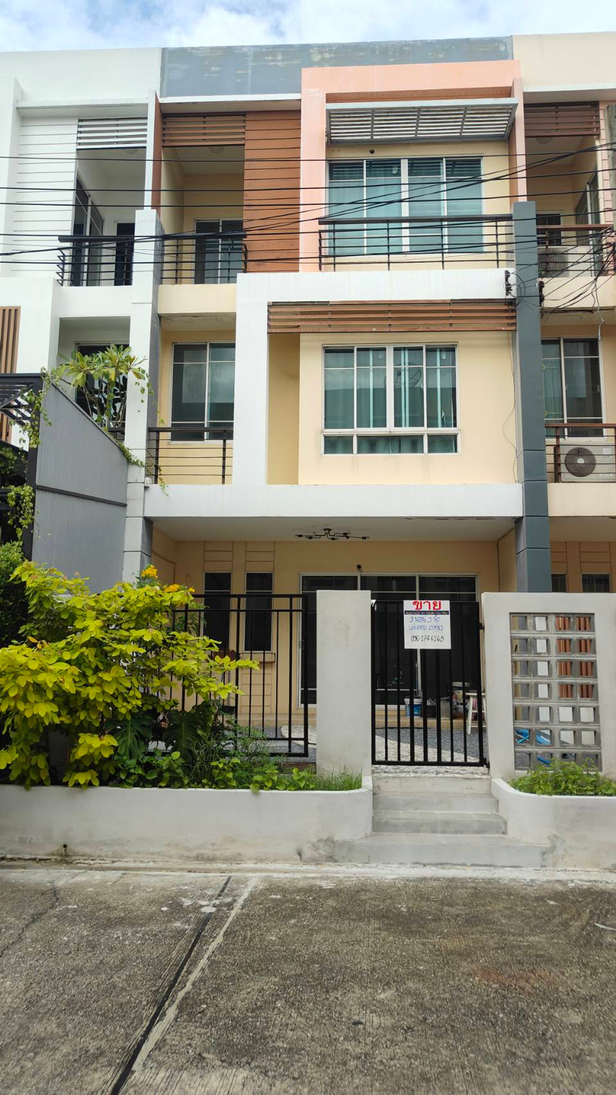 Townhome for sale, The Platon City Village, Sathorn, a good location on Kalapapruek Road Convenient to travel to the city near Sathorn, Rama 3 Townhome for sale, The Platon City Village, Sathorn, a good location on Kalapapruek Road Convenient to travel to the city near Sathorn, Rama 3