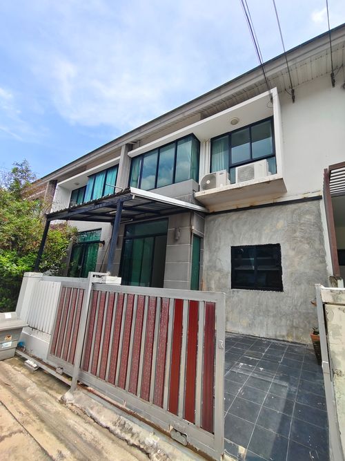 ขายทาวน์เฮ้าส์ เดอะวิลล่า บางบัวทอง ราคาดี ทำเลเด่น💛🧡💚ไลน์ไอดี : buycondo.th💛🧡💚