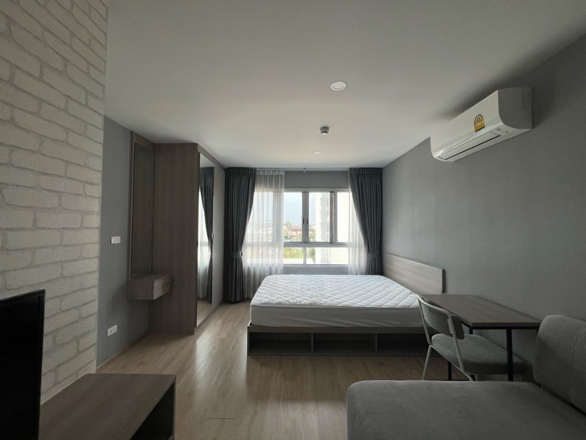 Beautiful room, full view of the city, good price.