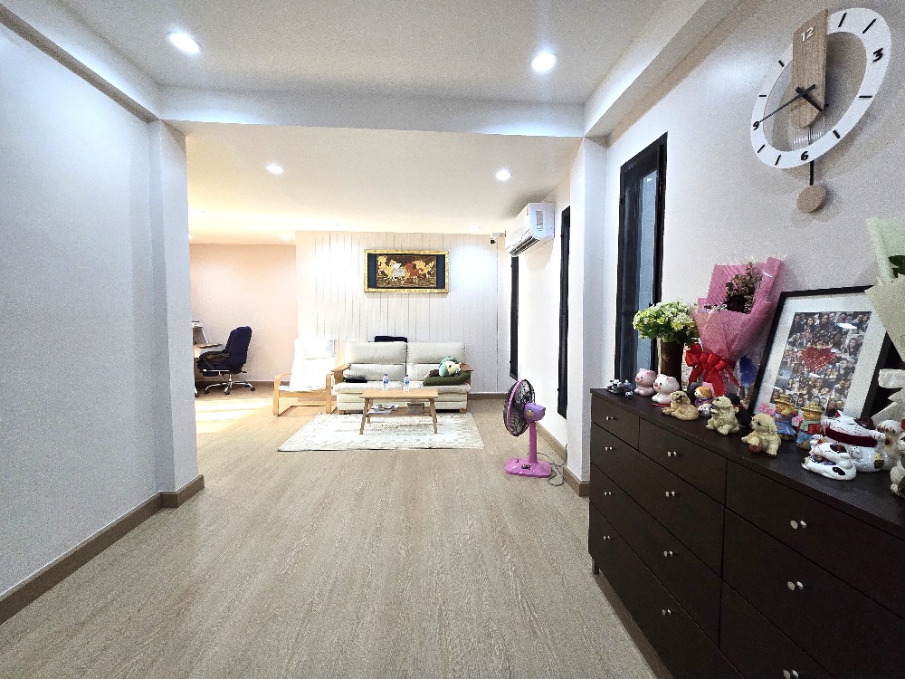 ขาย บ้านเดี่ยว หมู่บ้าน ทิมเรืองเวช ซอยพหลโยธิน 48 รีโนเวทใหม่ทั้งหลังสวยมากๆ  พื้นที่กว้าง 92 ตรว. ใกล้รถไฟฟ้า 2 สาย ไม่แออัด เป็นส่วนตัวมาก ปรับตำแหน่งตามหลักฮวงจุ้ย – รูปที่ 4