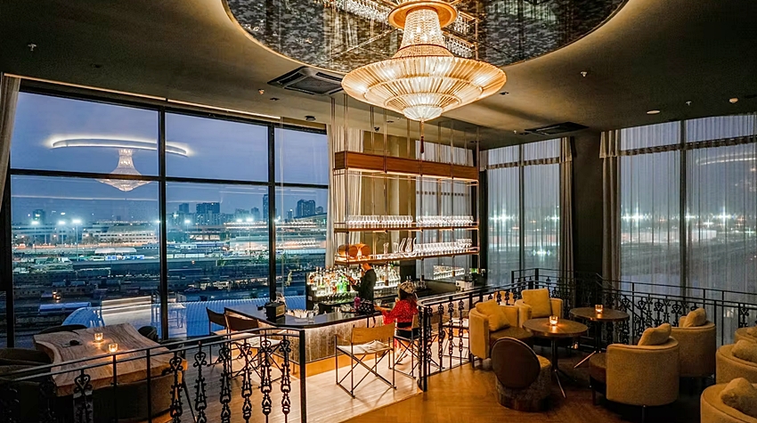 Retail Space at 4-Star Hotel in Chatuchak - Krungthep Aphiwat Central Terminal Retail Space at 4-Star Hotel in Chatuchak - Krungthep Aphiwat Central Terminal