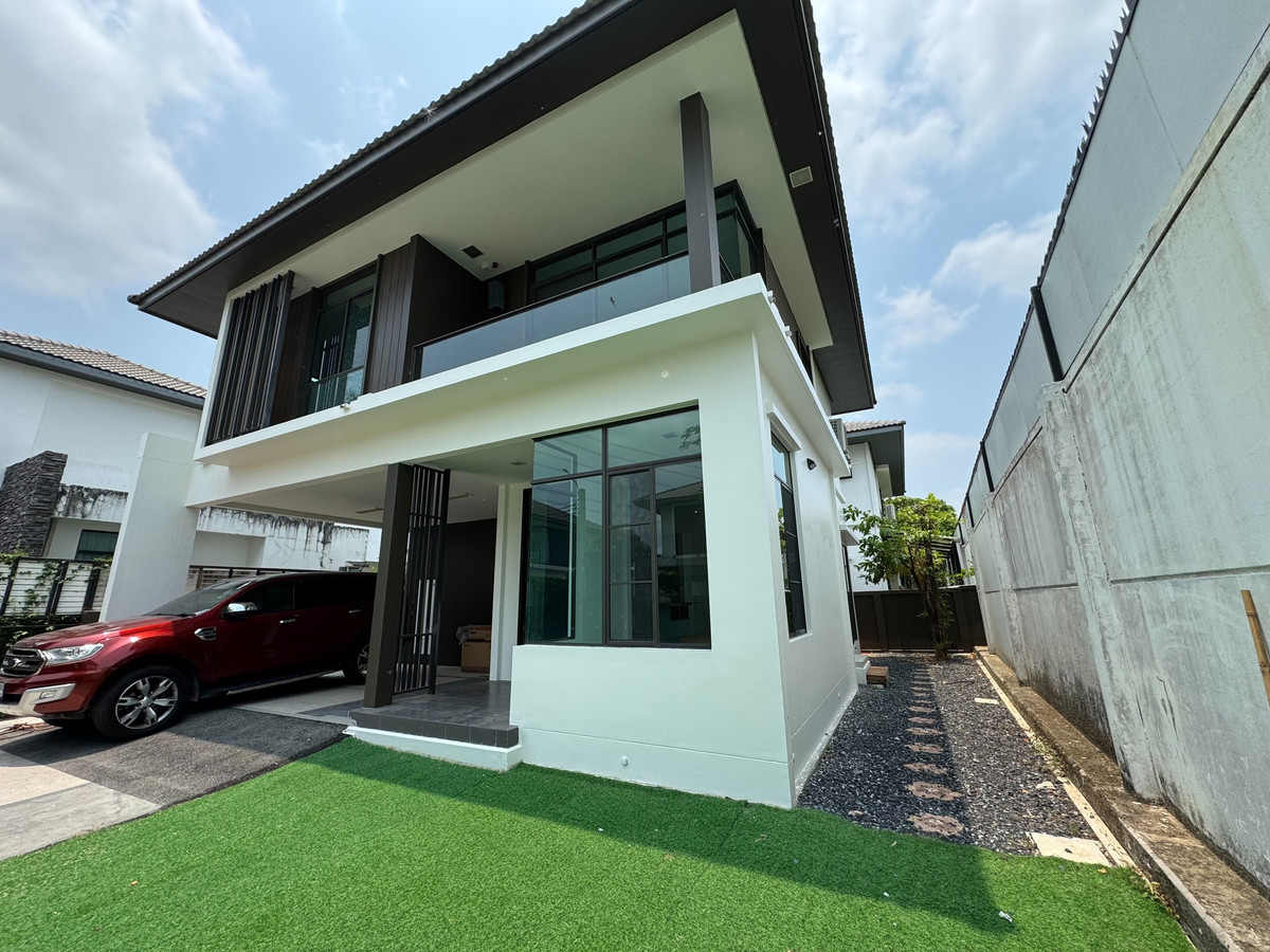 ให้เช่าบ้านเดี่ยว2ชั้นห้องมุม มีพื้นที่สวนหน้าบ้าน โครงการมัณฑนา วงแหวน-อ่อนนุช แอร์เฟอร์นิเจอร์ครบ มี3นอน3น้ำ ราคาเช่าเดือนละ50,000บาท