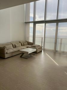 For rent Northpoint Pattaya 3 Bed Duplex  176 Sq.m hight floor (S03-1059)