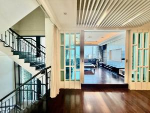 ♦ Penthouse with Rooftop Garden ♦ Triplex penthouse, 30++ Floor | 273.20 ตร.ม. ตกแต่งครบ | 4 ห้องนอน 4 ห้องน้ำ | ใกล้ อุทยานเบญจสิริ 7 นาที, Emporium 7 นาที, BTS สถานีพร้อมพงษ์ 11 นาที