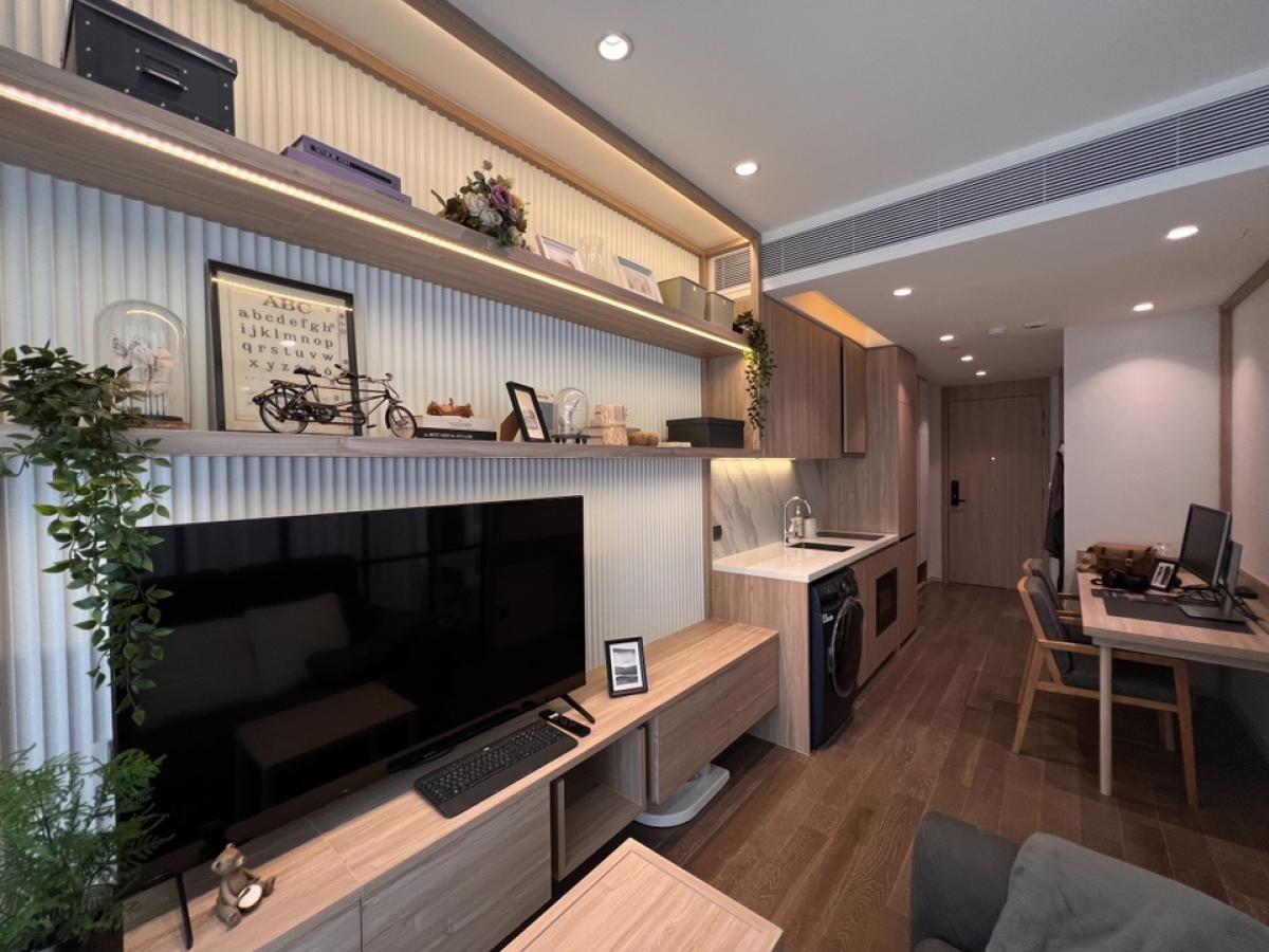 1 Bedroom at Muniq Sukhumvit 23 with nice full furniture. 1 Bedroom at Muniq Sukhumvit 23 with nice full furniture.