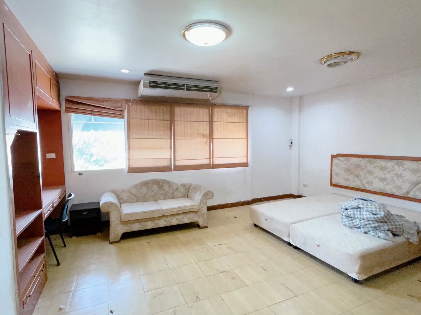 Urgent sale/or rent a townhome, Ban Suan Thon-Ratchadaphisek, in the heart of the city 4.5, floor, 30 sq.w., 250 sq.w., 5 bedrooms, 4 air conditioners, only 10 minutes near the Ladprao MRT. – รูปที่ 4