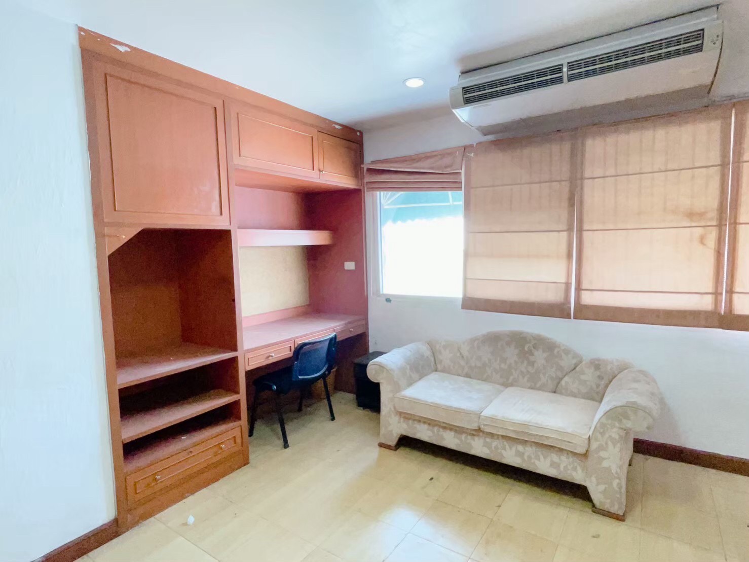 Urgent sale/or rent a townhome, Ban Suan Thon-Ratchadaphisek, in the heart of the city 4.5, floor, 30 sq.w., 250 sq.w., 5 bedrooms, 4 air conditioners, only 10 minutes near the Ladprao MRT. – รูปที่ 3