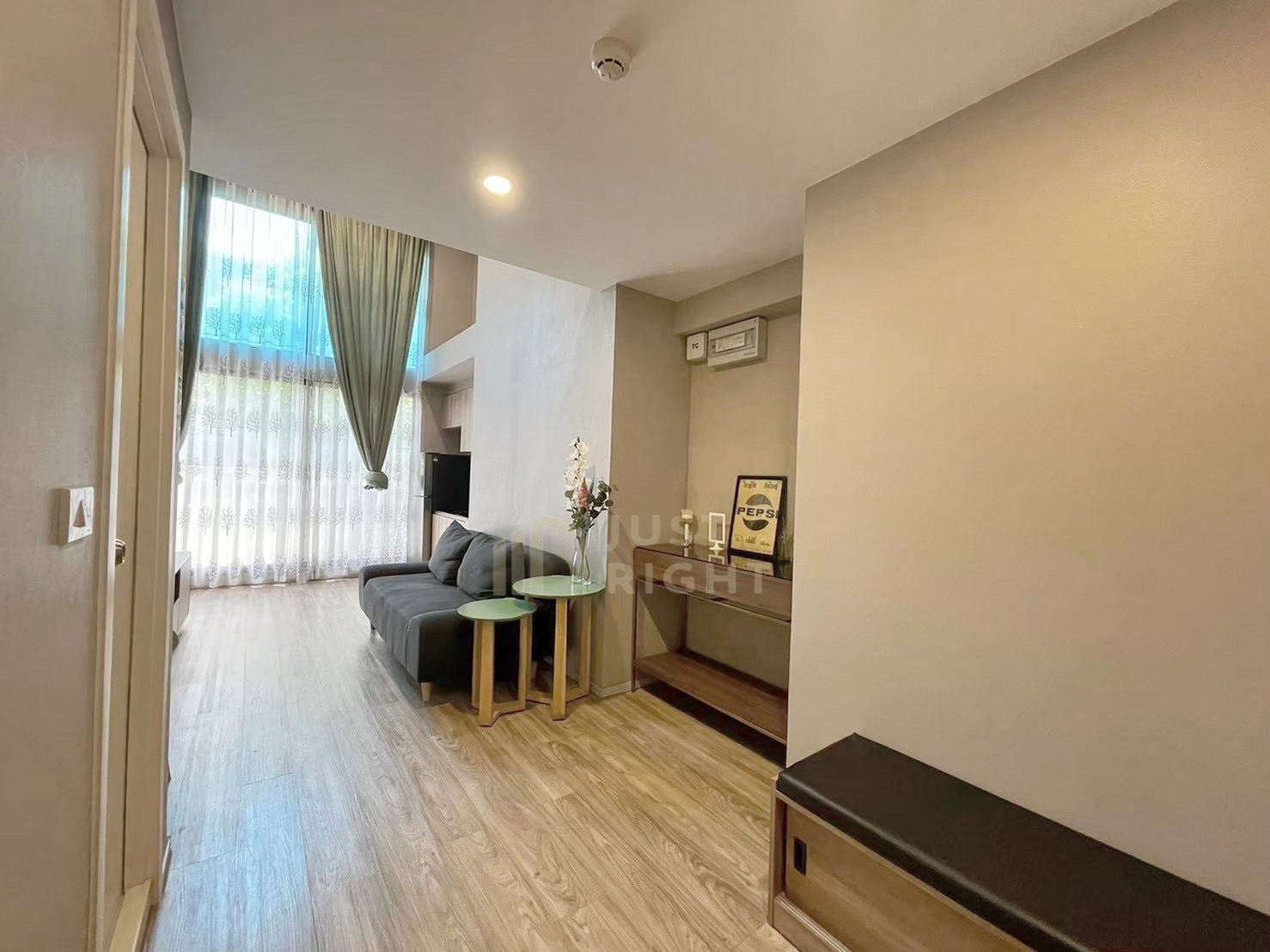 Rent Blossom Condo @ Sathorn - Charoenrat 1 Bedroom 1 Bathroom 45 sqm. Beautiful room, ready to move in 22,000 baht/month only. Rent Blossom Condo @ Sathorn - Charoenrat 1 Bedroom 1 Bathroom 45 sqm. Beautiful room, ready to move in 22,000 baht/month only.
