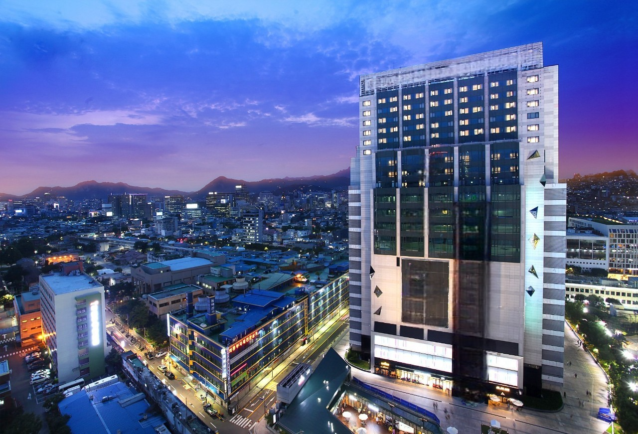 Selling a 4 -star luxury hotel, size 224 rooms, business district, Sukhumvit Road, Bangkok, near Ms Fier.