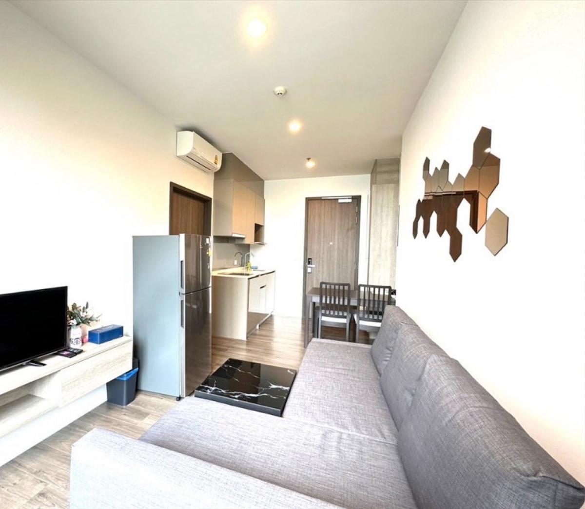 ✨ For Sale: Whizdom Essence Condo ✨ 💰 Only  5,400,000 THB