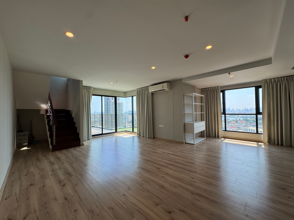 Attached to MRT Sirindhorn, Duplex 2 -story Duplex room with River view 131.68 sq.m., 20th floor Attached to MRT Sirindhorn, Duplex 2 -story Duplex room with River view 131.68 sq.m., 20th floor