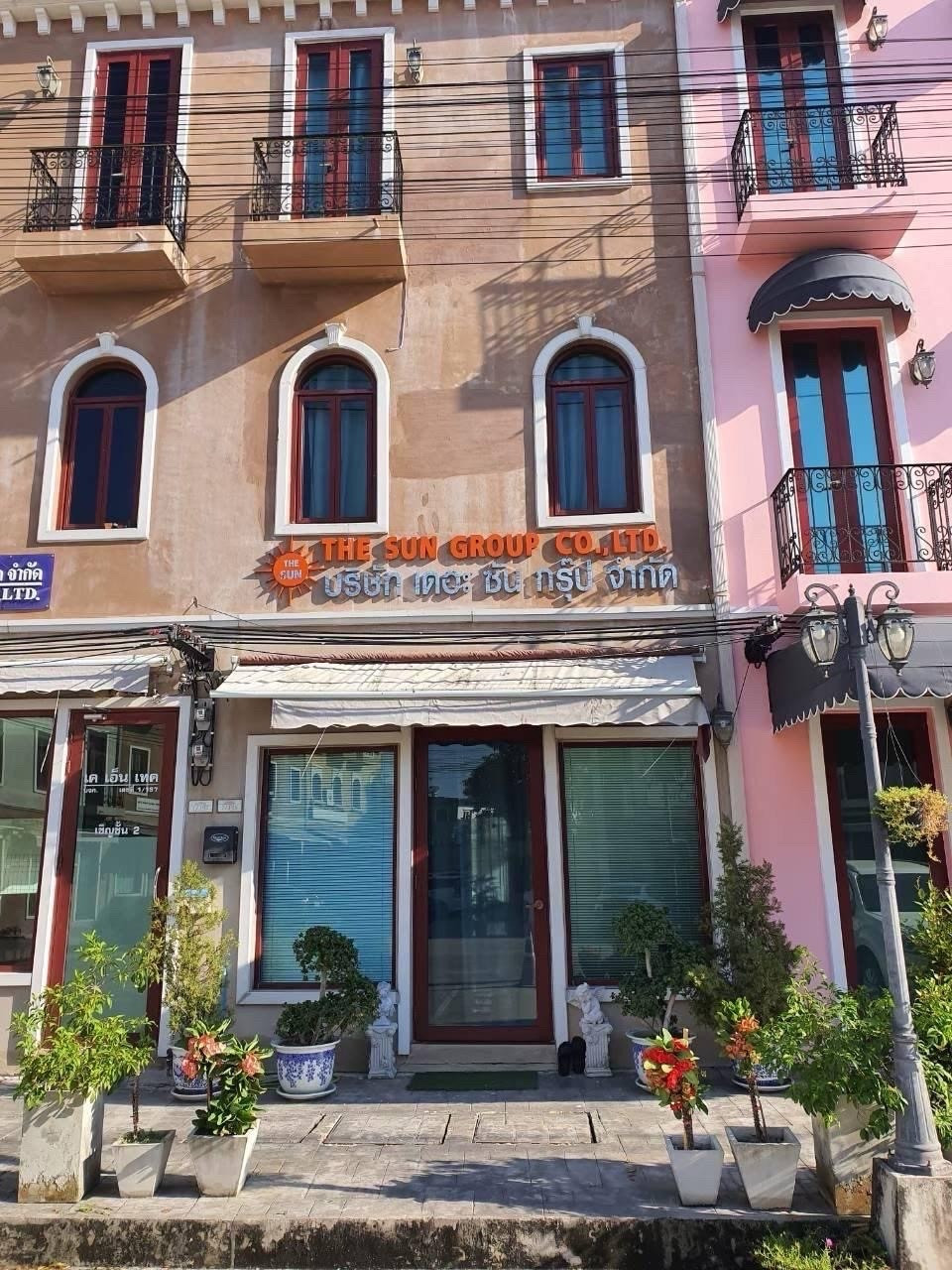 Building for sale/rent, Venice The Irish Watcharapol, suitable for renting an office, good location, lots of parking, rental price: 26,000 baht/month, with furniture 32,000 baht/month, selling for 7.4 million baht. Building for sale/rent, Venice The Irish Watcharapol, suitable for renting an office, good location, lots of parking, rental price: 26,000 baht/month, with furniture 32,000 baht/month, selling for 7.4 million baht.