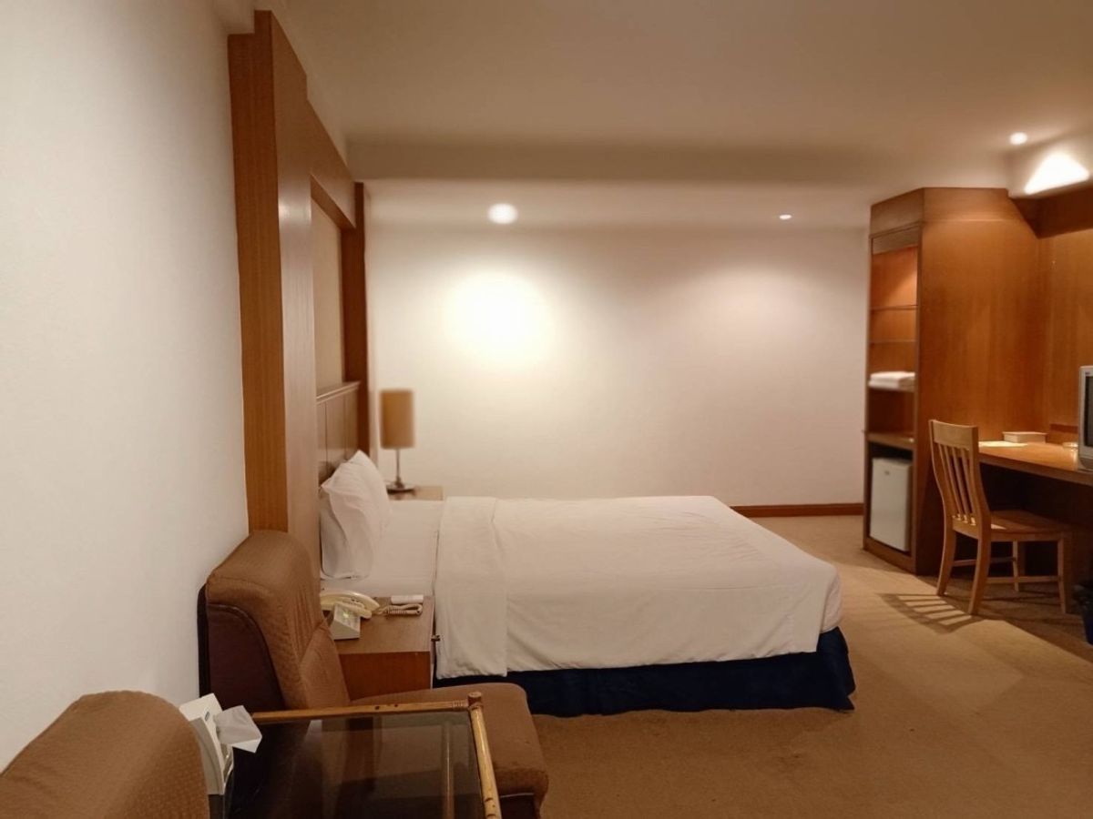 Ratchada Hotel has a license with 167 rooms. Ratchada Hotel has a license with 167 rooms.