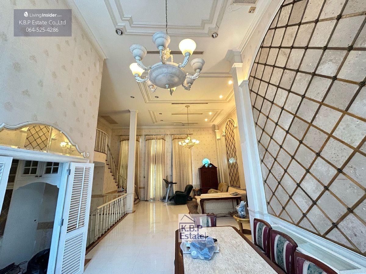 Selling a large 4 -bedroom townhome, 6 bathrooms Selling a large 4 -bedroom townhome, 6 bathrooms